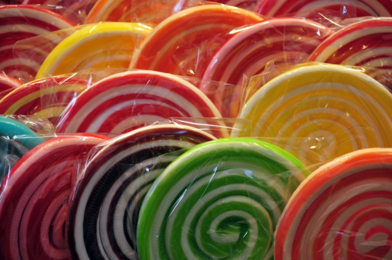 confiserie-CAUSSOLS-min_lollipops_candy_candies_colors_sugar-761478